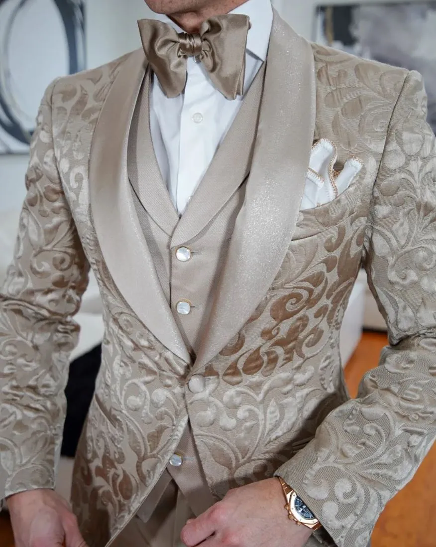 Champagne Oro Paisley Dinner Jacket @ The Vault