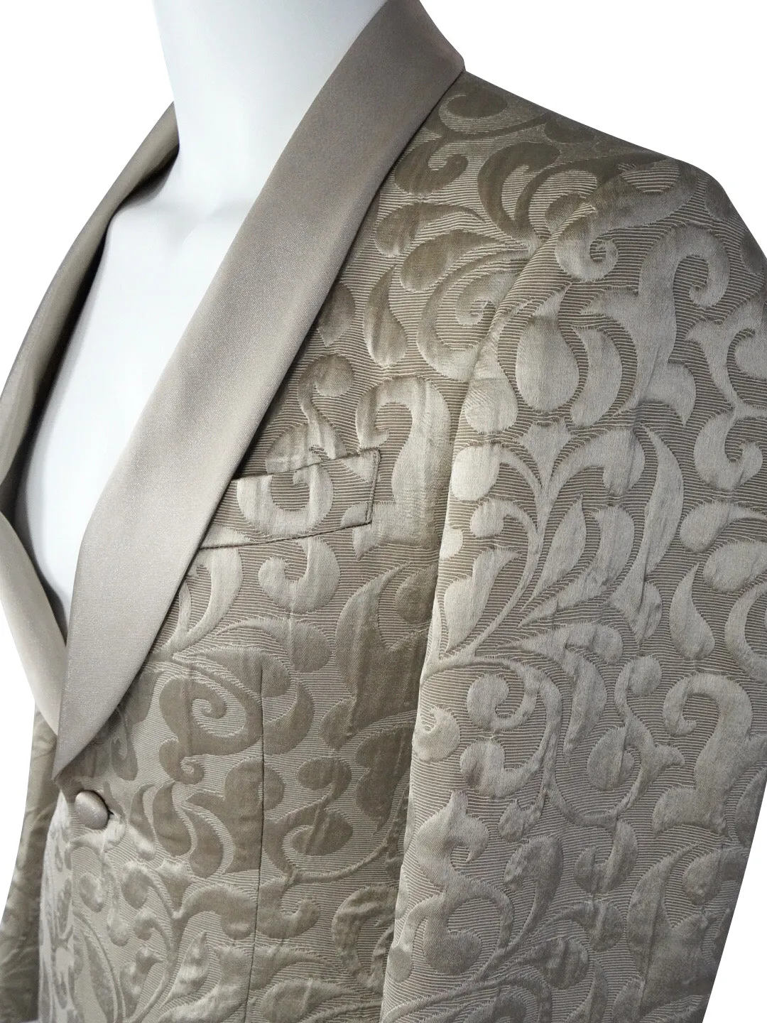 Champagne Oro Paisley Dinner Jacket @ The Vault