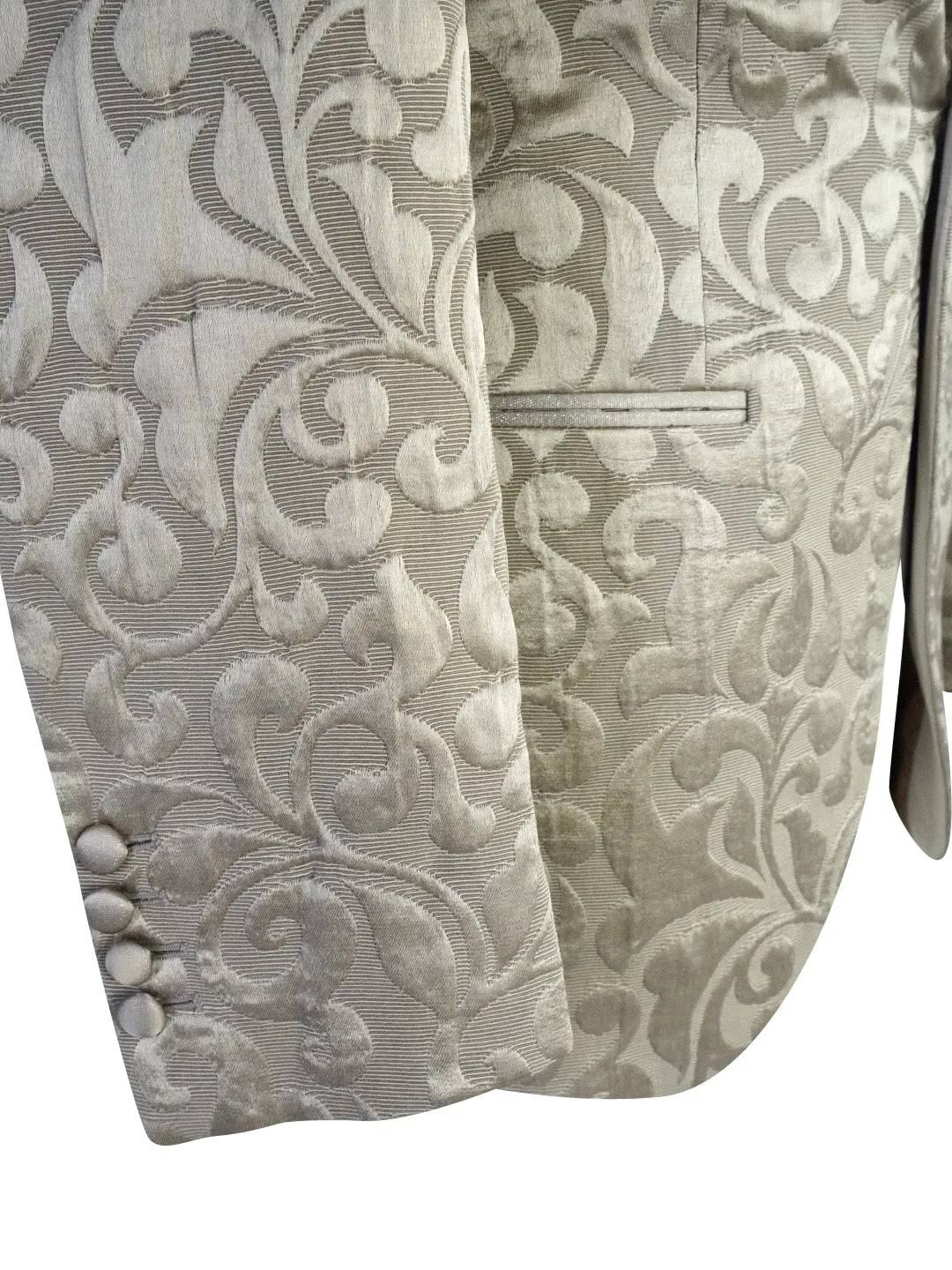 Champagne Oro Paisley Dinner Jacket @ The Vault